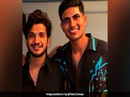 इंडियन क्रिकेटर शुभमन गिल के साथ नजर आए मुनव्वर फारूकी, बिग बॉस 17 के विनर को देख फैंस ने दिया ये रिएक्शन इंडियन क्रिकेटर शुभमन गिल के साथ नजर आए मुनव्वर फारूकी, बिग बॉस 17 के विनर को देख फैंस ने दिया ये रिएक्शन