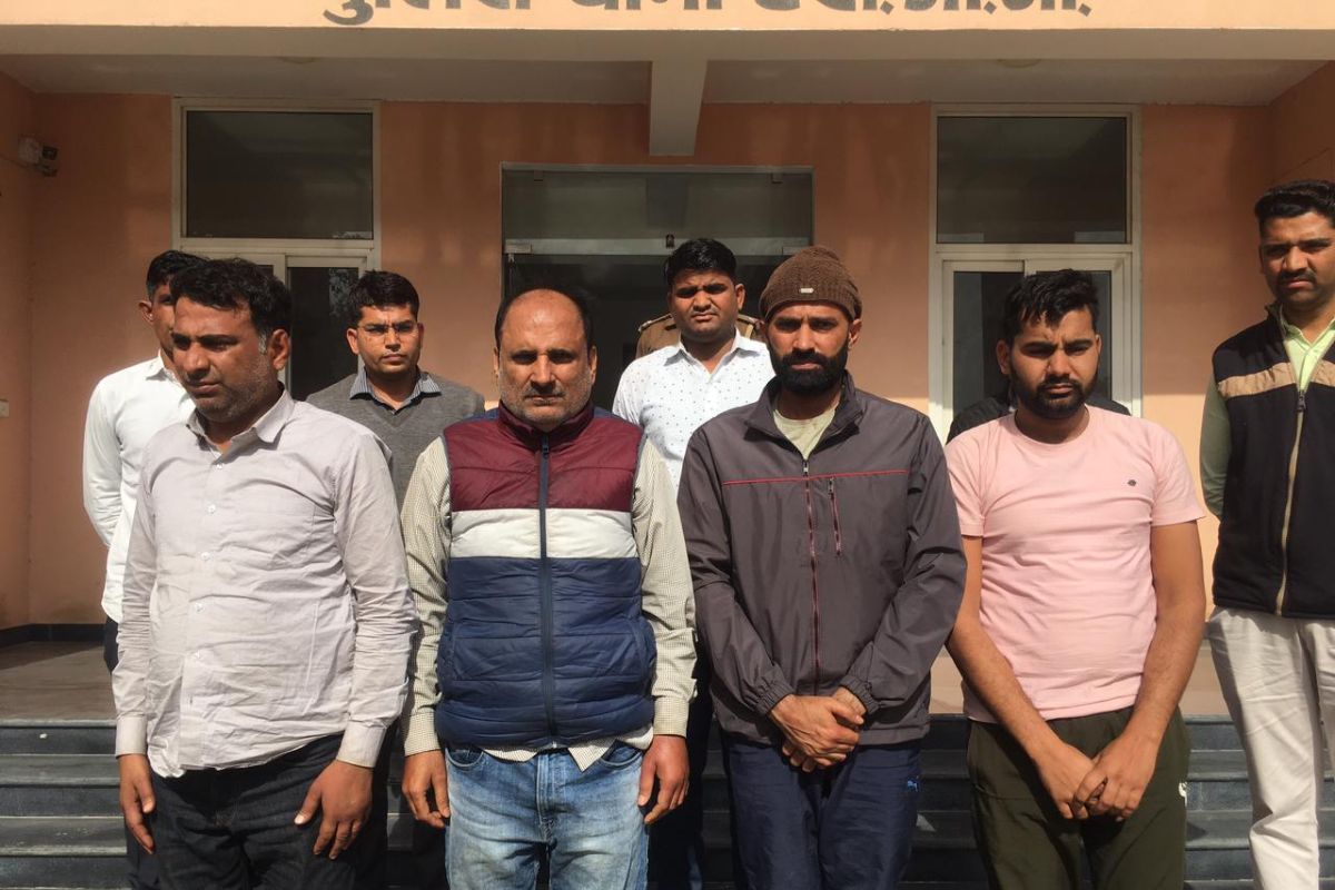 जेईएन पेपर लीक मामले में SIT का बड़ा खुलासा, अध्यापक निकला मास्टरमाइंड, 50 लाख में पटवारी को बेचा था पेपर जेईएन पेपर लीक मामले में SIT का बड़ा खुलासा, अध्यापक निकला मास्टरमाइंड, 50 लाख में पटवारी को बेचा था पेपर