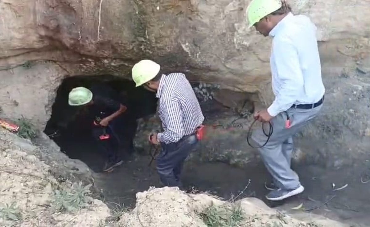 Coal Mine Rescue : कोयला चोरी करने गए युवक का नहीं मिल पा रहा कोई भी सुराग, 50 घंंटे से चल रहा है रेस्क्यू ऑपरेशन