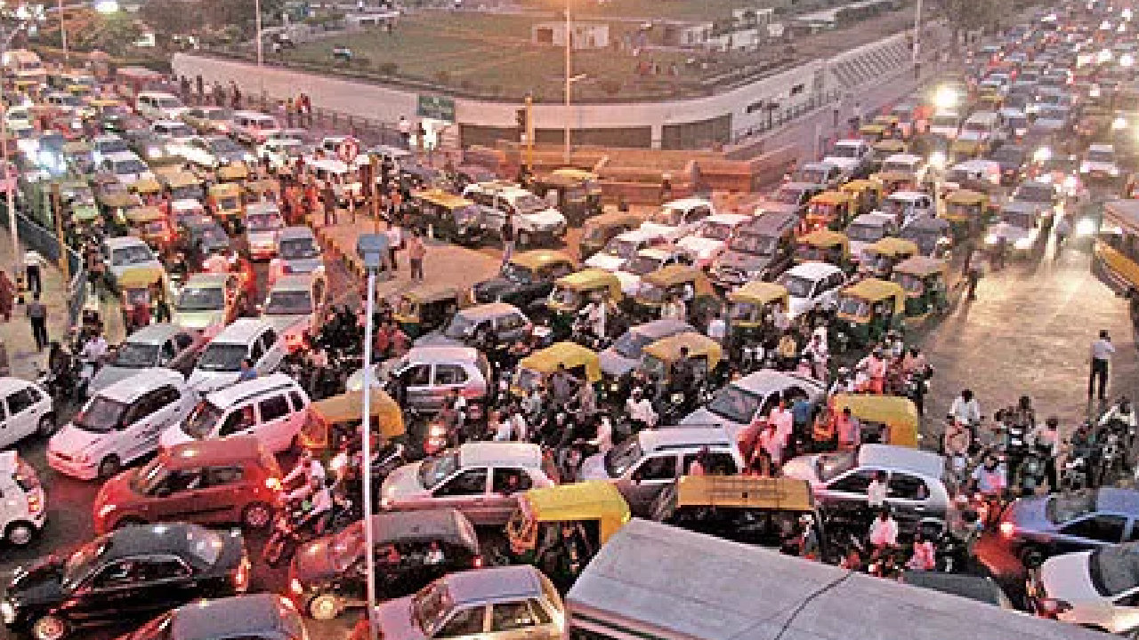 राजधानी जयपुर में ट्रैफिक का बुरा हाल, सुनिए क्या कहते हैं पर्यटक?