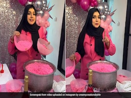 बार्बी थीम पार्टी के लिए महिला ने बना डाली 'पिंक बिरयानी', देखकर ठनका लोगों का दिमाग, बोले- तुम्हारी हिम्मत कैसे हुई? बार्बी थीम पार्टी के लिए महिला ने बना डाली 'पिंक बिरयानी', देखकर ठनका लोगों का दिमाग, बोले- तुम्हारी हिम्मत कैसे हुई?