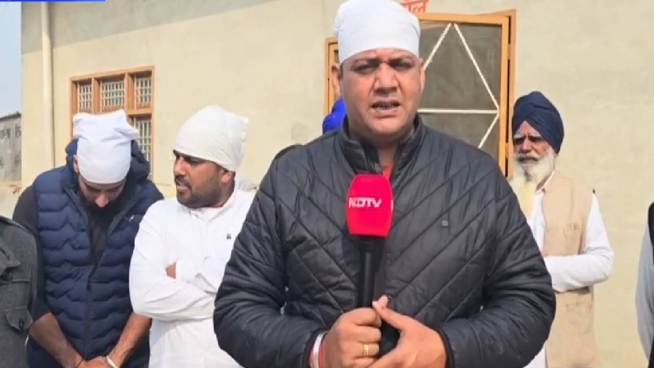 Farmers Protest: हनुमानगढ़ में सड़कों पर डटे किसान, कहा- सरकार अड़ी , हम भी नहीं हटेंगे