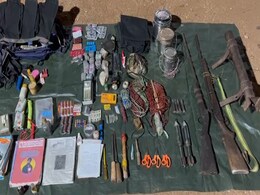 Dantewada: गमपुर के जंगलों में बड़े नक्सलियों का था डेरा, पुलिस जवान पहुंचे तो हथियार छोड़कर भागे  Dantewada: गमपुर के जंगलों में बड़े नक्सलियों का था डेरा, पुलिस जवान पहुंचे तो हथियार छोड़कर भागे