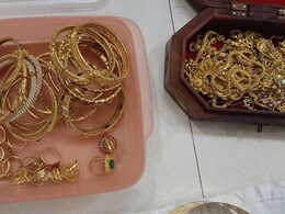 Cash, Gold Seized From Telangana Official's Home After She Was Caught Taking Bribe Cash, Gold Seized From Telangana Official's Home After She Was Caught Taking Bribe