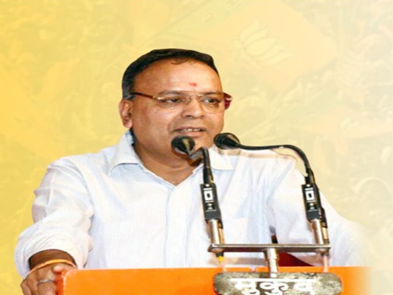 जादुई कलम! शोधपीठों में कोई नहीं फिर भी छप गईं 3 किताबें, MLA ने कहा-मैं उस विद्वान के पैर छूना चाहता हूं