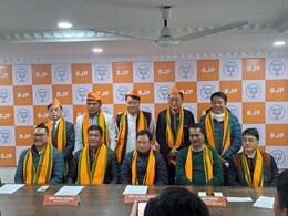 अरुणाचल में चुनाव से पहले 4 विधायकों ने बदला पाला, 60 सदस्यीय विधानसभा में अब BJP के 56 सदस्य  अरुणाचल में चुनाव से पहले 4 विधायकों ने बदला पाला, 60 सदस्यीय विधानसभा में अब BJP के 56 सदस्य