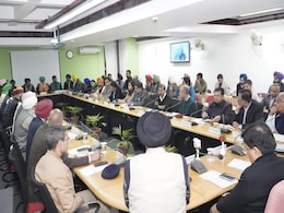 केंद्र सरकार के साथ 5 घंटे तक चली बैठक रही बेनतीजा, किसानों ने 'दिल्ली चलो' का किया आह्वान केंद्र सरकार के साथ 5 घंटे तक चली बैठक रही बेनतीजा, किसानों ने 'दिल्ली चलो' का किया आह्वान