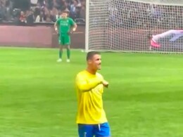 Watch: Cristiano Ronaldo Left Fuming By Lionel Messi Chants; Indecent Gesture Goes Viral Watch: Cristiano Ronaldo Left Fuming By Lionel Messi Chants; Indecent Gesture Goes Viral