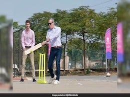 US Envoy Eric Garcetti Enjoys Gully Cricket With Budding Women Players In Jaipur US Envoy Eric Garcetti Enjoys Gully Cricket With Budding Women Players In Jaipur