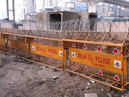दिल्ली में पाकिस्तान राजनयिक के घर में महिला से छेड़छाड़, जानें क्या है पूरा मामला दिल्ली में पाकिस्तान राजनयिक के घर में महिला से छेड़छाड़, जानें क्या है पूरा मामला