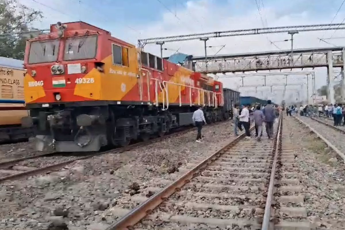 यात्रियों के लिए खुशखबरी : रेल मंत्रालय इस साल गर्मियों में 43 प्रतिशत अधिक ट्रेनें चलाएगा