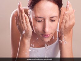 दिन में कितनी बार धोना चाहिए फेस जिससे चेहरा ना रहे रूखा और ना दिखे चिपचिपा, जानिए Face Wash का सही तरीका  दिन में कितनी बार धोना चाहिए फेस जिससे चेहरा ना रहे रूखा और ना दिखे चिपचिपा, जानिए Face Wash का सही तरीका