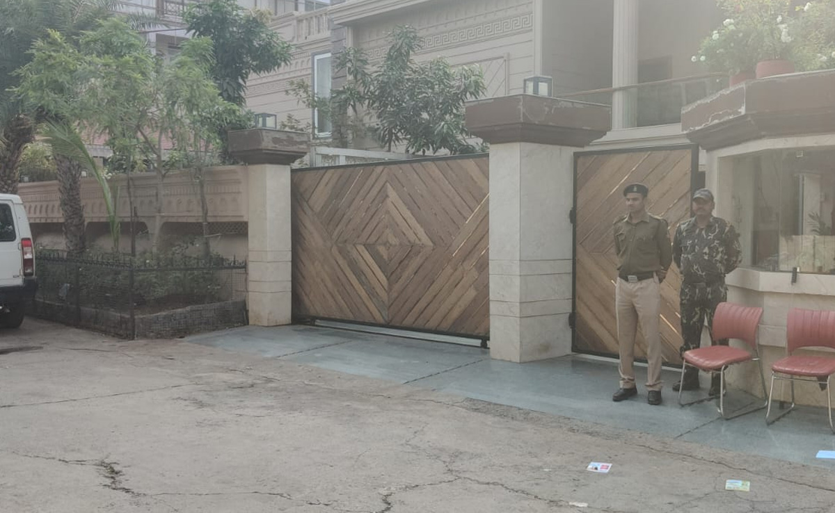 सरकार बदलते ही छत्तीसगढ़ में 'भ्रष्टों' पर कसा शिकंजा, EOW और ACB का एक साथ इतने स्थानों पर छापे