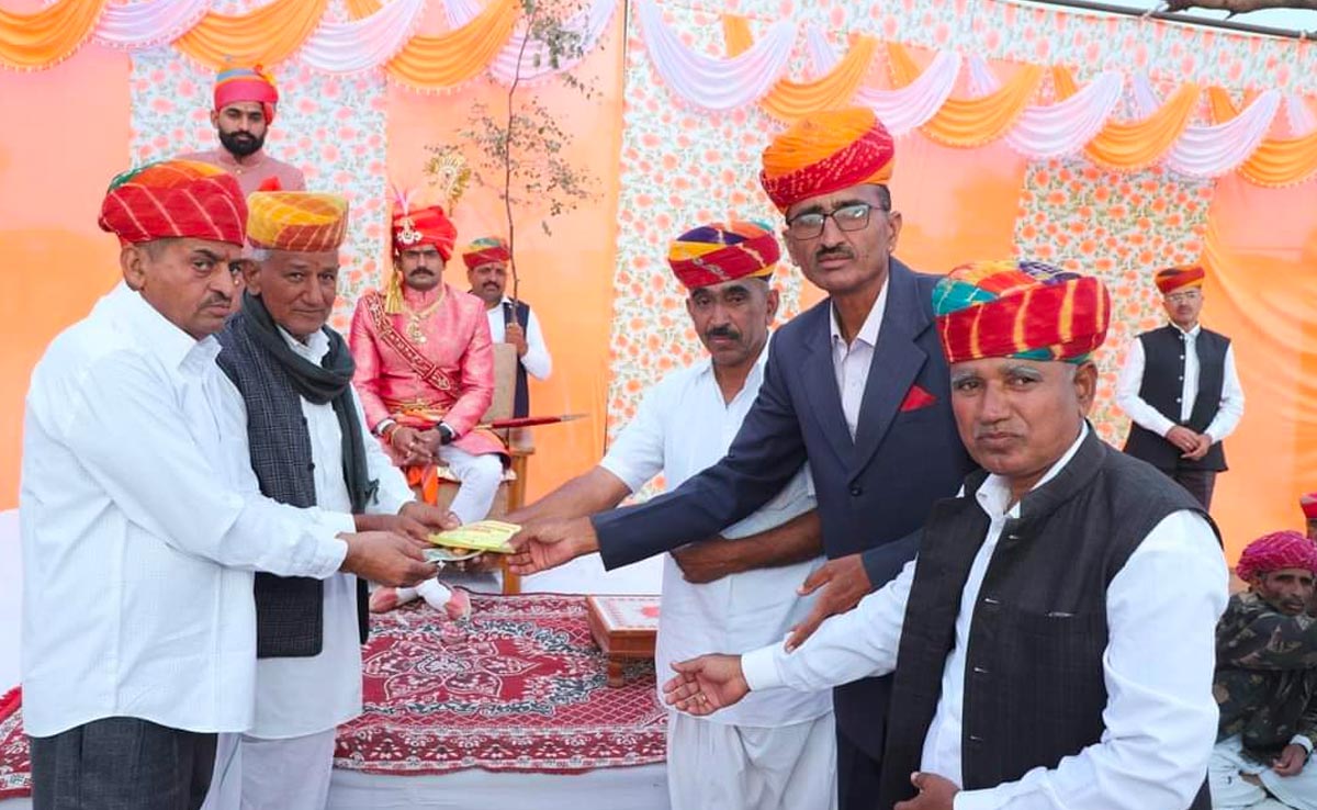 दूल्हे ने लौटाया 1 लाख 21 हजार का नेग, दोनों परिवारों ने समाज के शिक्षा कोष में समर्पित की राशि