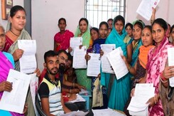 महतारी वंदन योजना को लेकर सीएम  साय का बड़ा ऐलान, बढ़ाई गई तारीख! महतारी वंदन योजना को लेकर सीएम  साय का बड़ा ऐलान, बढ़ाई गई तारीख!