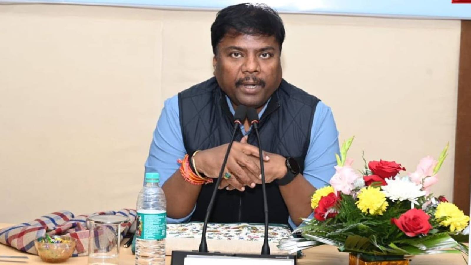 कांग्रेस नेता ने पोते के जन्मदिन पर रखी पार्टी वन मंत्री केदार कश्यप ने ले लिया ये एक्शन