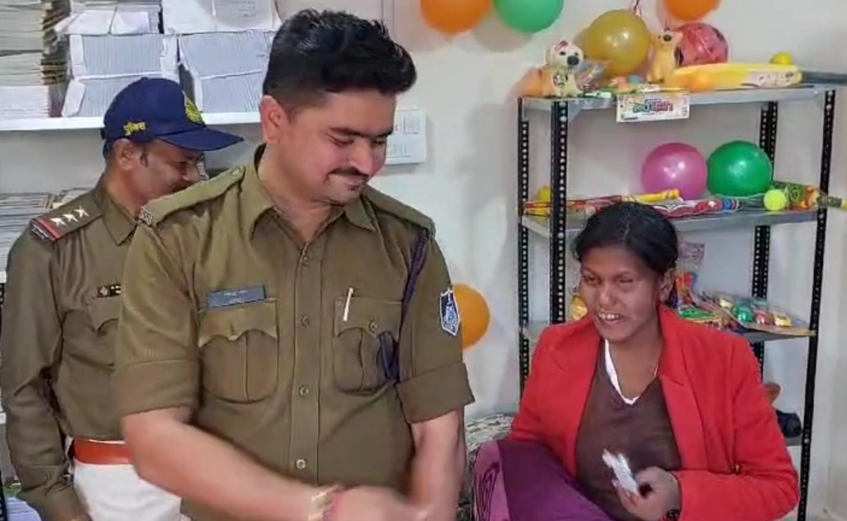 MP News: पुलिस थाने में बनाया गया 'नेकी का कमरा', शिकायत और कार्रवाई के लिए आने वालों को दिए जाते हैं गिफ्ट