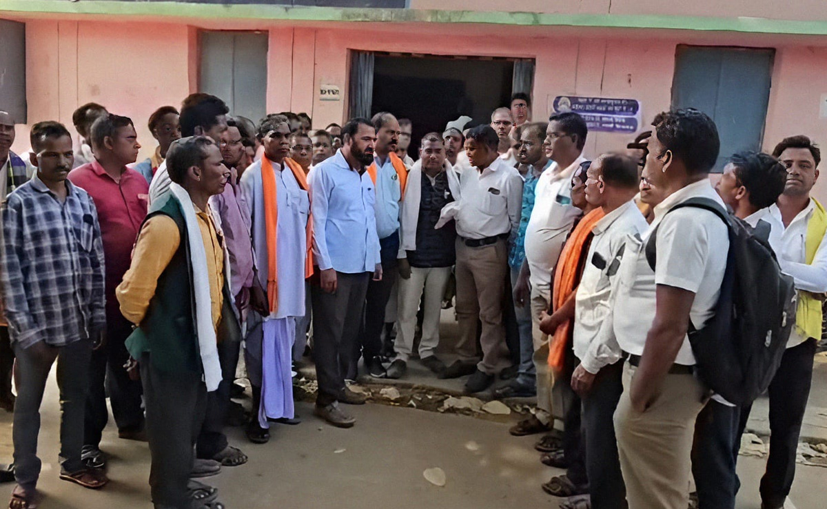 मुआवजे की मांग: बारिश कम होने के चलते फसल हुई खराब, साहूकारों और बैंकों के ब्याज के पेंच में फंसे किसान