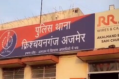 राजस्थान के अजमेर स्कूल के निदेशक की कार पर तोड़फोड़, वीडियो वायरल राजस्थान के अजमेर स्कूल के निदेशक की कार पर तोड़फोड़, वीडियो वायरल