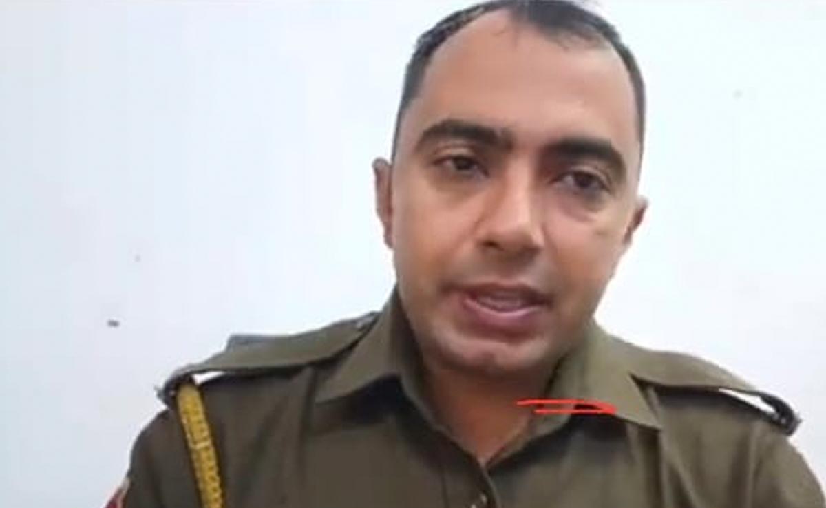 कांस्टेबल ने लूट ली 200 कार्टन शराब, 2 लाख की रिश्वत लेकर छोड़ा शराब तस्करों का ट्रक