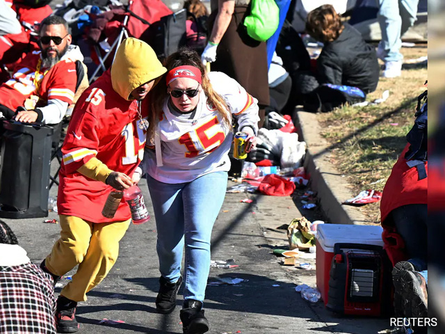 1 Killed, 21 Injured In Mass Shooting At US Super Bowl Parade
