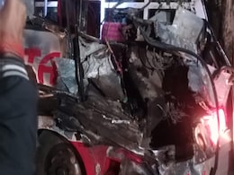 Road Accident: तेज रफ्तार बस डंपर से टकराई, हादसे में 12 लोग घायल Road Accident: तेज रफ्तार बस डंपर से टकराई, हादसे में 12 लोग घायल