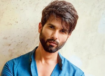 Shahid Kapoor?s Love For Paneer Kathi Roll Screams Through This In-Flight Pic Shahid Kapoor?s Love For Paneer Kathi Roll Screams Through This In-Flight Pic