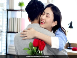 Hug Day 2024: आज मनाया जा रहा है हग डे, जानिए 5 तरह के Hugs और उनके अर्थ के बारे में  Hug Day 2024: आज मनाया जा रहा है हग डे, जानिए 5 तरह के Hugs और उनके अर्थ के बारे में