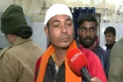 हल्द्वानी हिंसा में घायल हुए लोगों ने बताया कैसे माहौल खूनी हो गया? हल्द्वानी हिंसा में घायल हुए लोगों ने बताया कैसे माहौल खूनी हो गया?