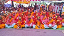 एक ही मंडप में एक दूजे के हुए 21 जोड़े, इस समिति ने उठाया गरीब युवक-युवतियों की शादी का जिम्मा