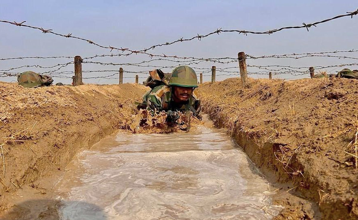 थार के रेगिस्तान में भारतीय सेना ने किया युद्धाभ्यास, ठोस ट्रेनिंग के साथ भविष्य की चुनौतियों से निपटने को तैयार जवान