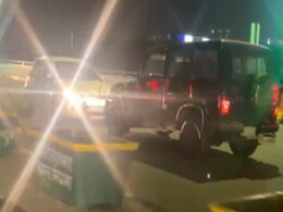 एलिवेटेड रोड पर रैश ड्राइविंग का Video, पुलिस को देखते ही बैक गियर में दौड़ाई कार, फिल्मी स्टाइल में ड्राइवर फरार एलिवेटेड रोड पर रैश ड्राइविंग का Video, पुलिस को देखते ही बैक गियर में दौड़ाई कार, फिल्मी स्टाइल में ड्राइवर फरार
