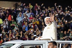 Sloganeering, Traditional Dances And Sprinkling Of Arabic At 'Ahlan Modi' Sloganeering, Traditional Dances And Sprinkling Of Arabic At 'Ahlan Modi'
