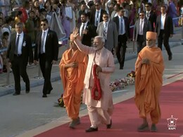 PM मोदी ने UAE के पहले हिंदू मंदिर का किया उद्घाटन, 27 एकड़ में फैला है 700 करोड़ रुपये में बना मंदिर PM मोदी ने UAE के पहले हिंदू मंदिर का किया उद्घाटन, 27 एकड़ में फैला है 700 करोड़ रुपये में बना मंदिर