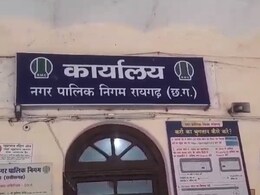 रायगढ़ में नगर निगम बजट सत्र के बीच ठेकेदारों का हंगामा, आयुक्त चेंबर के बाहर किया धरना प्रदर्शन