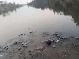 नदी में घुल रही बारूद, दूषित हो रहा पानी... बुरहानपुर की उतावली नदी में फेंके गए सुतली बम नदी में घुल रही बारूद, दूषित हो रहा पानी... बुरहानपुर की उतावली नदी में फेंके गए सुतली बम