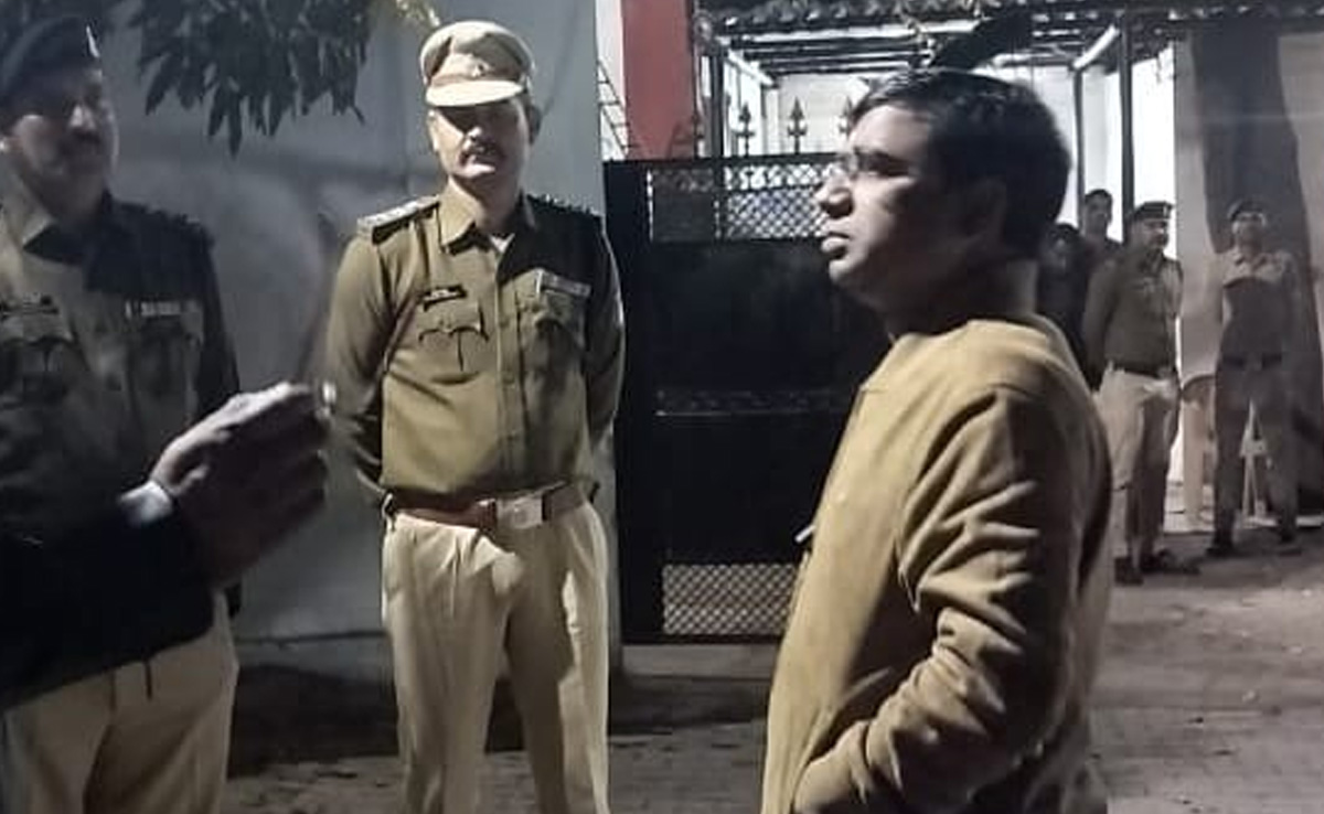 Chhattisgarh: मंत्री के बंगले में तैनात गार्ड ने खुद को मारी गोली, पुलिस पड़ताल में जुटी