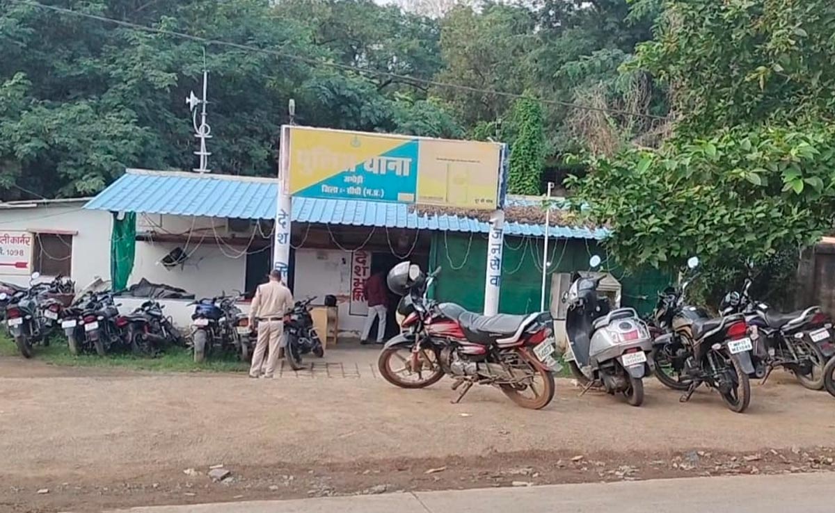 कलेक्ट्रेट पहुंचे हजारों मवेशी, दंग रह गया प्रशासन, परेशान किसानों का अनोखा विरोध प्रदर्शन