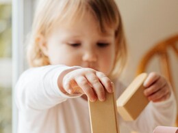 छोटे बच्चों में तेजी से फैल रही हाथ, पैर और मुंह की बीमारी, जानें इस वायरल बीमारी के लक्षण और डॉक्टरों की राय