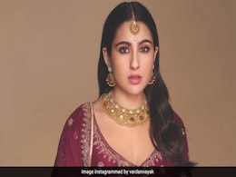 Sara Ali Khan's Maroon <i>Lehenga</i>  Is Serving Just The Right <i>Desi</i> Bridesmaid Goals Sara Ali Khan's Maroon <i>Lehenga</i>  Is Serving Just The Right <i>Desi</i> Bridesmaid Goals