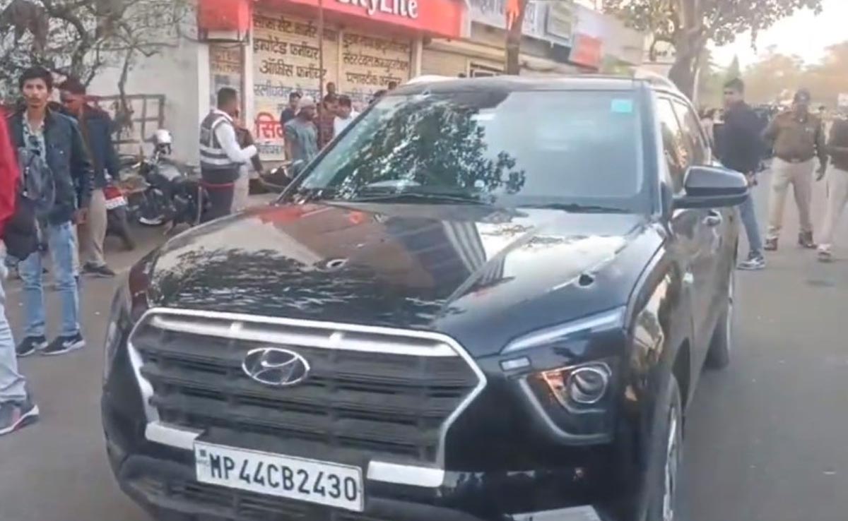 Neemuch: क्रेटा कार में सवार होकर आए दो अज्ञात हमलावरों ने व्यवसायी पर चलाई गोली, एक की मौत