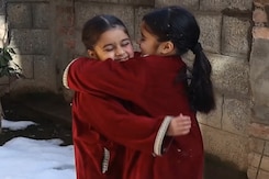 Twin Sisters' Reporting On Anantnag's Snowfall Goes Viral Twin Sisters' Reporting On Anantnag's Snowfall Goes Viral