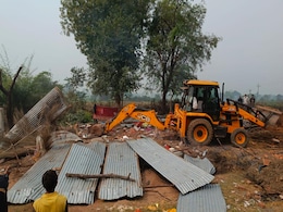 Bulldozer Justice: MP में नहीं थम रहा बुलडोजर से न्याय का दौर, फिर रेप के आरोपी का ध्वस्त किया गया घर Bulldozer Justice: MP में नहीं थम रहा बुलडोजर से न्याय का दौर, फिर रेप के आरोपी का ध्वस्त किया गया घर