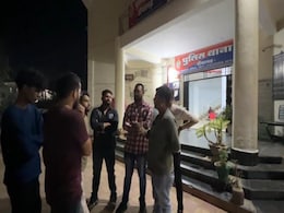 Chhattisgarh: मंदिर की TV में चल गया अश्लील वीडियो, नाराज श्रद्धालु पहुंचे थाने, जानिए क्या है मामला? Chhattisgarh: मंदिर की TV में चल गया अश्लील वीडियो, नाराज श्रद्धालु पहुंचे थाने, जानिए क्या है मामला?