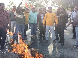 PM मोदी पर राहुल गांधी के बयान ने पकड़ा ज़ोर, सड़क पर आए BJP कार्यकर्ता... नारेबाजी के बाद फूंका पुतला