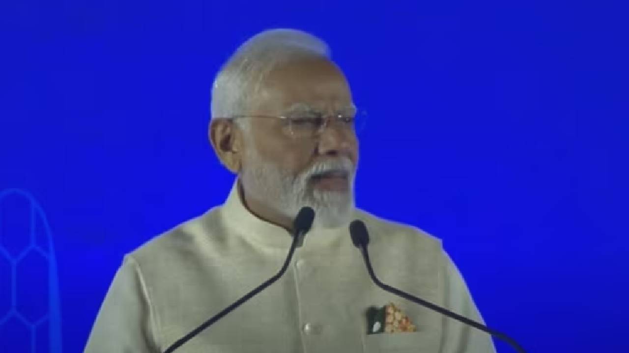 PM Modi UAE Visit :पीएम मोदी के मंच पर पहुंचते ही लगे जय श्री राम और मोदी- मोदी के नारे