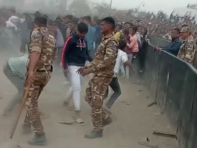 Fans Clash With Cops At Akshay Kumar's Film Promotion Event In UP