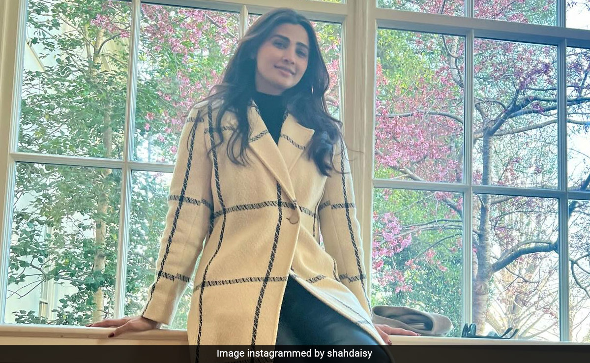 When On Vacation, Daisy Shah's "Travel Rituals" Includes Carrying A Journal