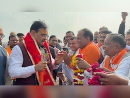 सीएम बनने के बाद पहली बार अपने पैतृक गांव पहुंचे भजनलाल शर्मा, नंगे पांव घूंमा पूरा गांव