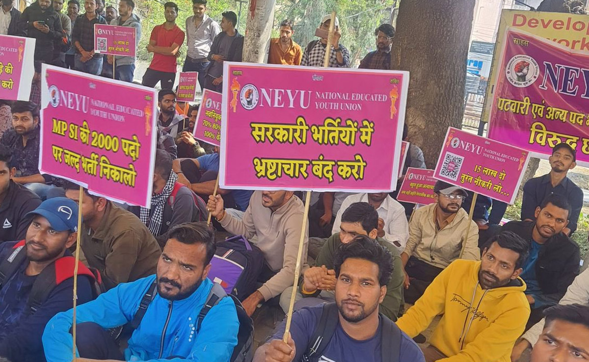 पटवारी भर्ती को लेकर राजधानी भोपाल में फिर हुआ धरना-प्रदर्शन, पुलिस ने अभ्यर्थियों को हिरासत में लिया